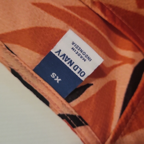 NWT Old Navy V-Neck Sleeveless Satin Top - Picture 3 of 4